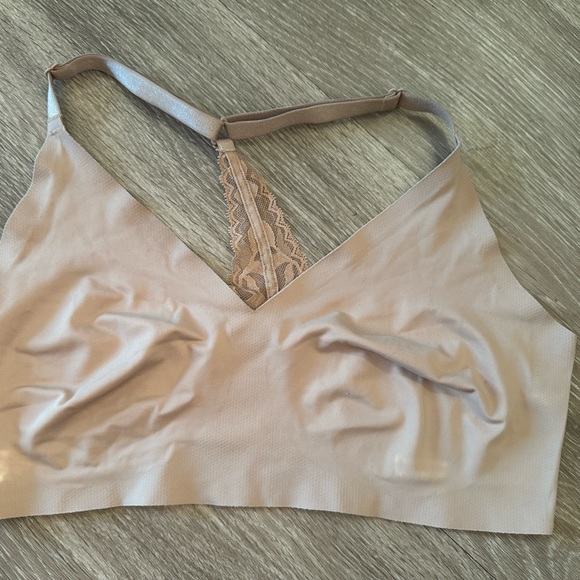 3 Victoria's Secret bralettes. M - Picture 4 of 8